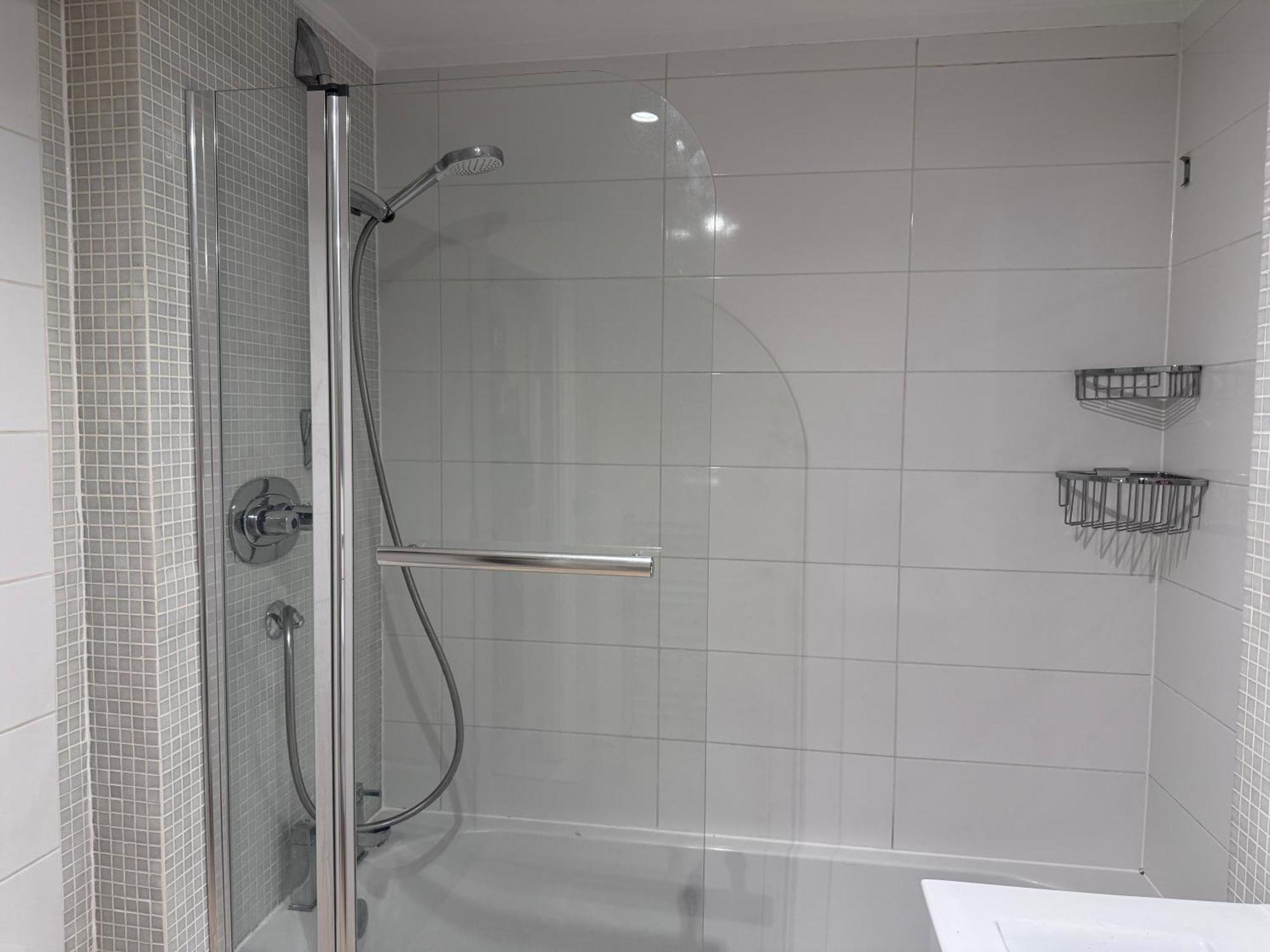 Hogwarts Apartment Abbots Langley Ngoại thất bức ảnh